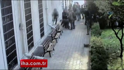 Karşıt görüşlü iki öğrenci grubun sopalı kavgası kamerada