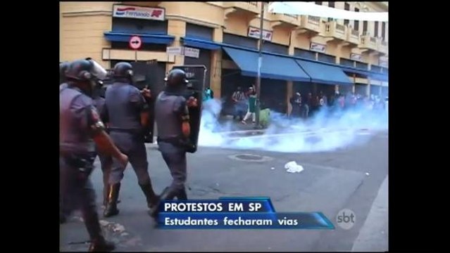 Estudantes voltam às ruas para protestar contra reorganização do ensino