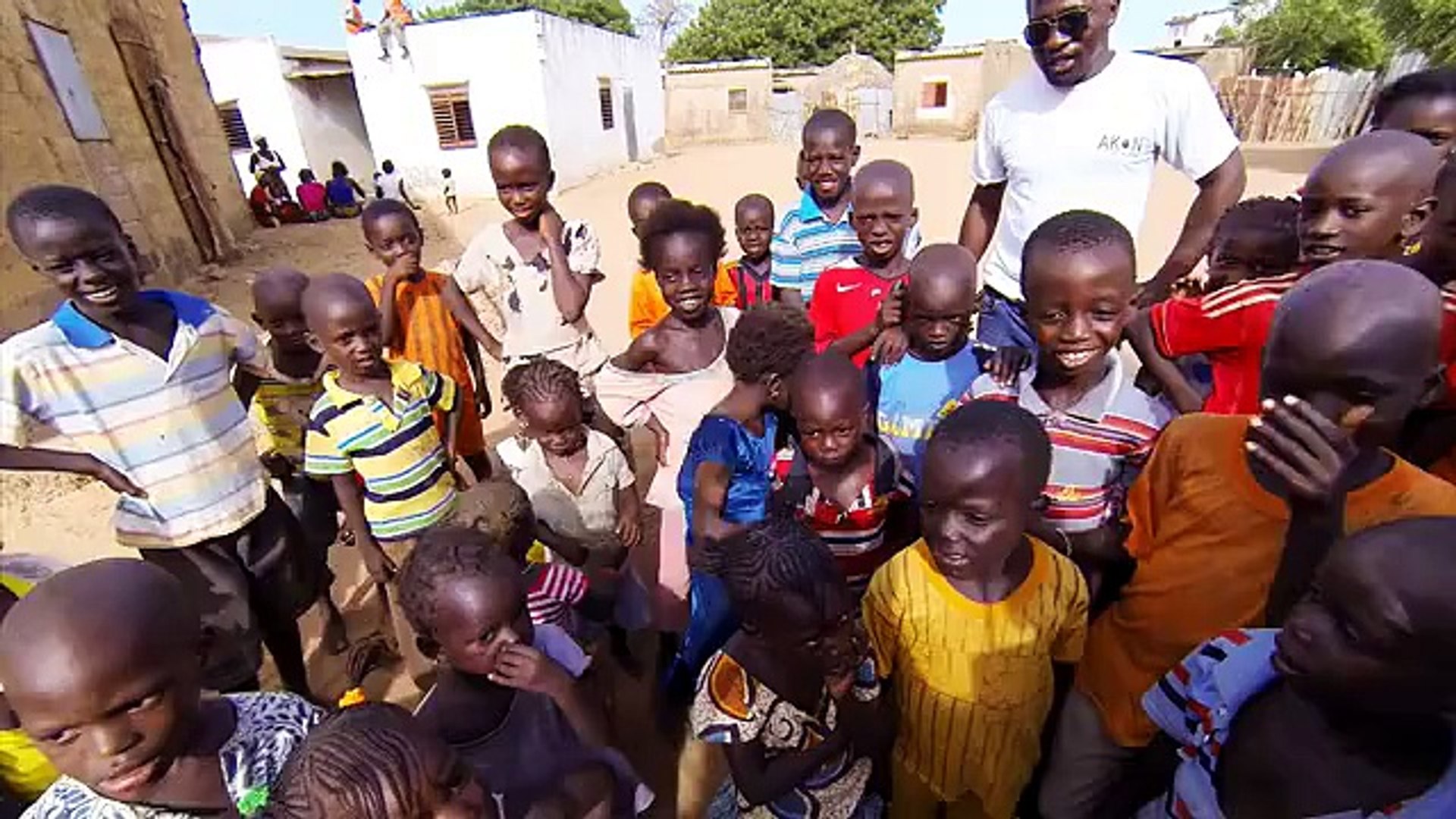 ⁣Akon Lighting Africa