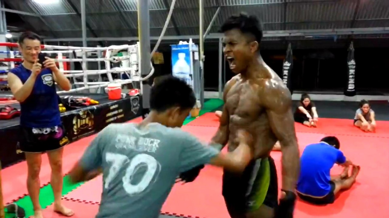 Fighter Gets Intense AB Workout