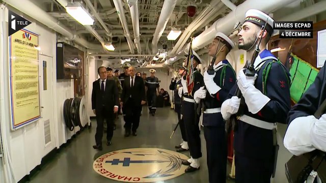 François Hollande à bord du porte-avions Charles de Gaulle