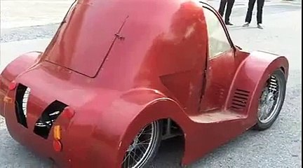 Amazing Video - Pakistani Boys ne Aise Car bana li jis ki cost bike kay equal