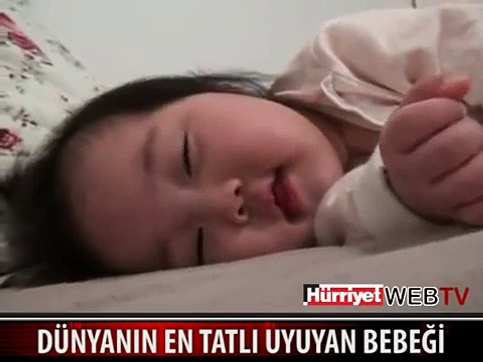 Dünyanın En Tatlı Uyuyan Bebegi :)