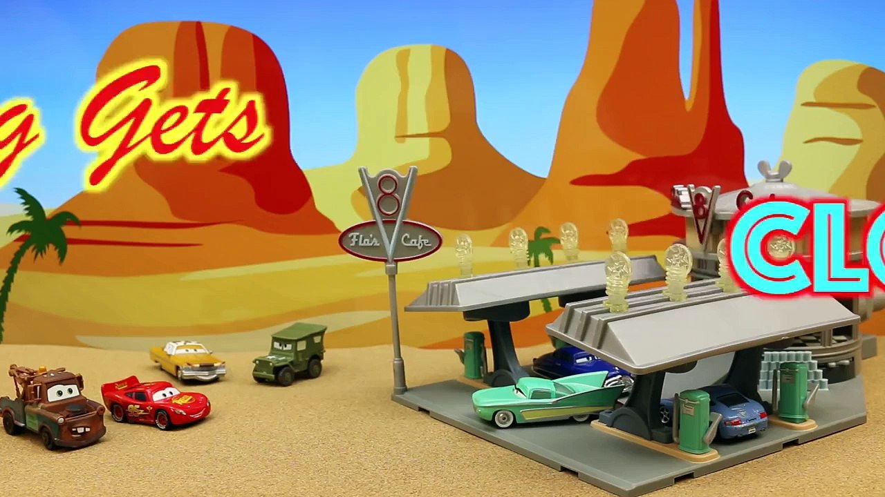 Disney Cars NEW 2015 Color Changers Lightning McQueen Sheriff +Mack Dip & Dunk Trailer Toy