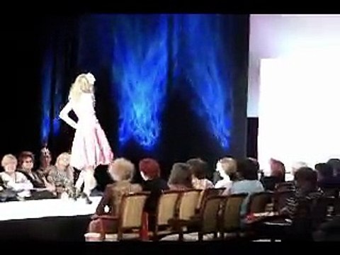 Показ на Неделе моды в Екатеринбурге. Коллекция _Радужная оболочка_ [360p]