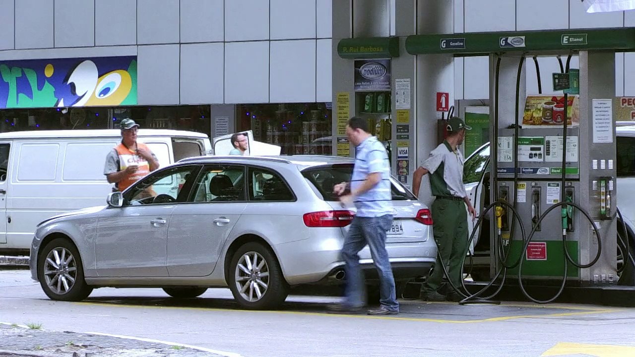 Fuel from factory waste drives Brazilian cars