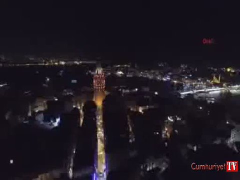 Kız Kulesi ve Galata Kulesi turuncuya büründü