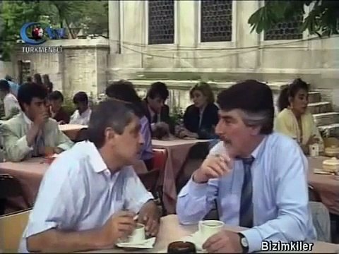 Bizimkiler 1989-1990 Sezonu Dizi İzle