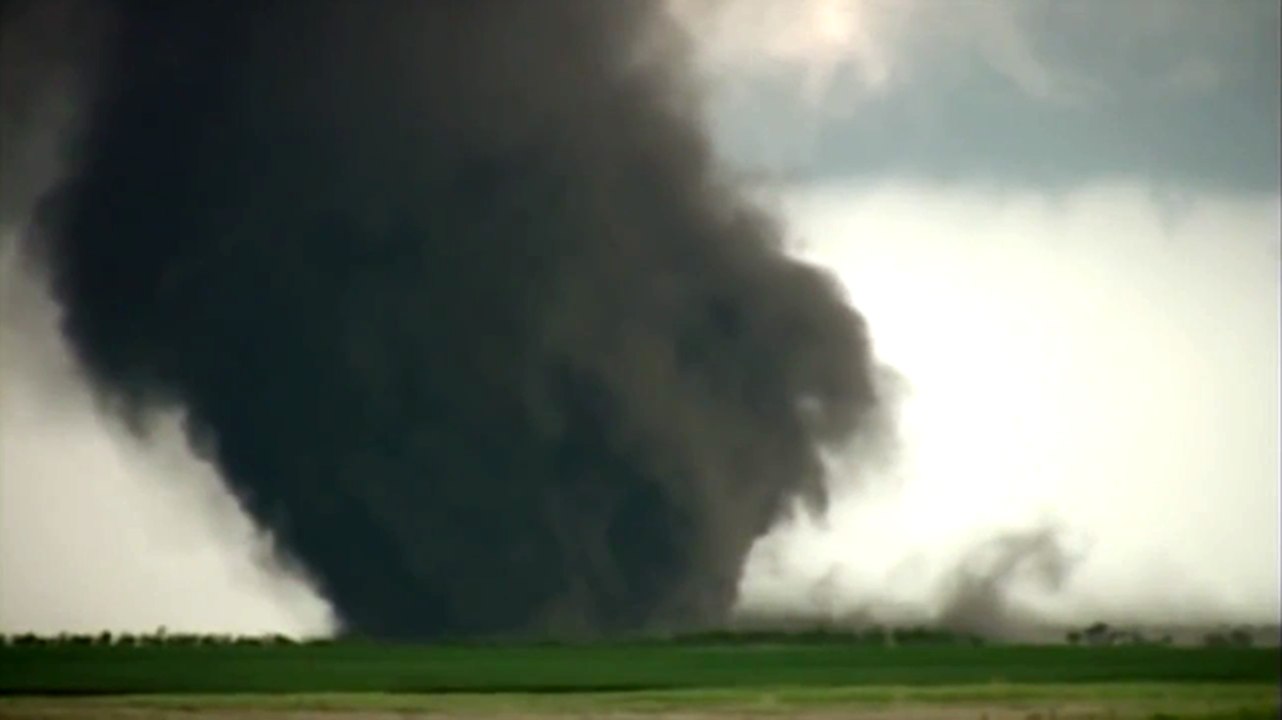 TORNADE dévastatrice à cause d'une barbe à papa !!!
