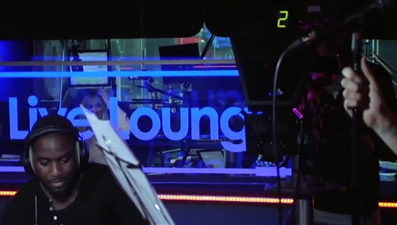 Jessie J - I Knew You Were Trouble (Taylor Swift) in the Live Lounge
