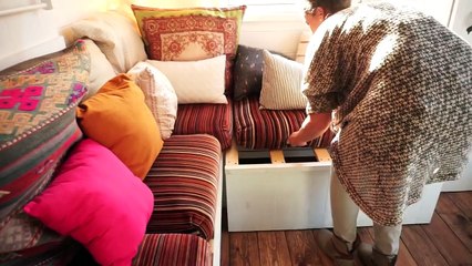 40 jours, c’est tout ce qu’il a fallu pour créer cette petite maison cozy et douillette… Attendez de voir l’intérieur !