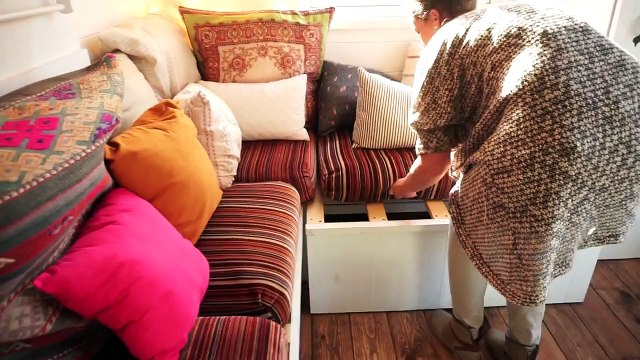 40 jours, c’est tout ce qu’il a fallu pour créer cette petite maison cozy et douillette… Attendez de voir l’intérieur !