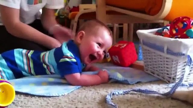 Gatos divertir a los niños. Gatos y niños divertidos