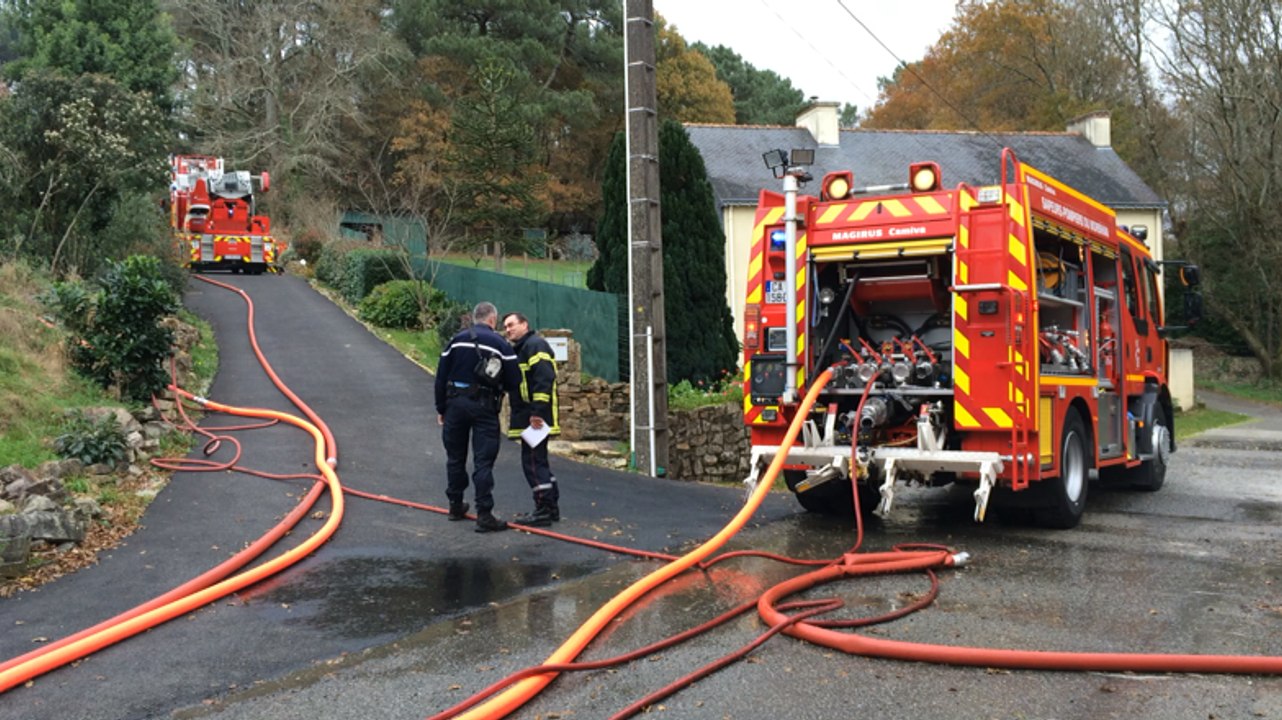 Deux pompiers brûlés dans l'incendie d'une maison
