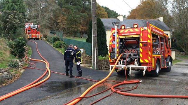 Deux pompiers brûlés dans l'incendie d'une maison