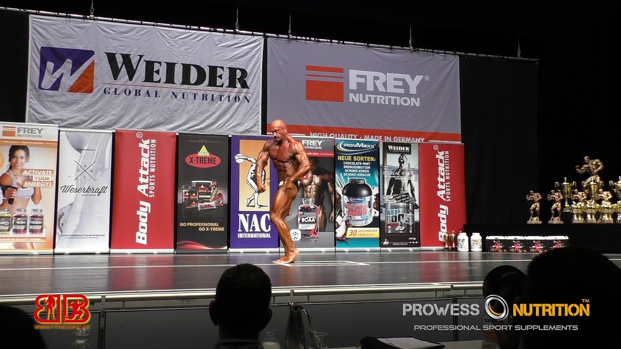 Universum 2015 - Andru Gertz Body Over 50