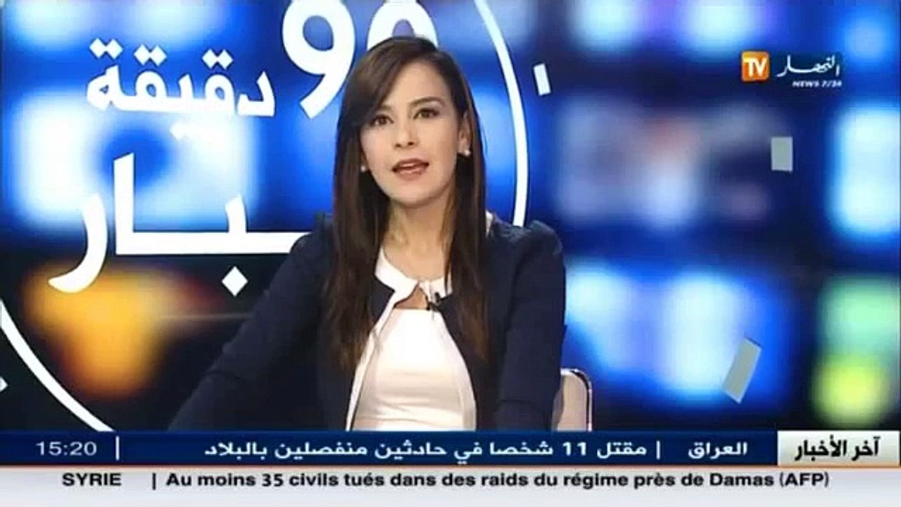 سيدي بلعباس  فنان تشكيلي يستخدم شفرة حلاقة و ورق لرسم لوحات إبداعية