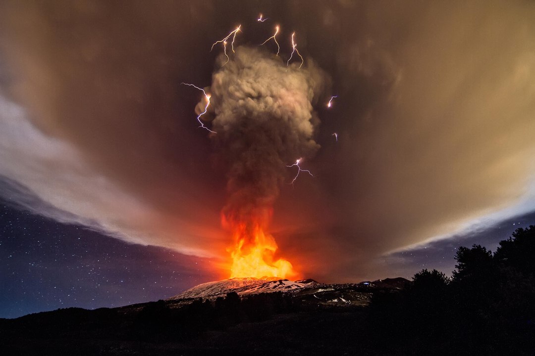 Spectaculaire orage volcanique lors de l'éruption de l'Etna