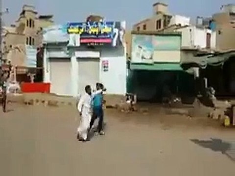 کراچی میں رینجرز ایم کیو ایم کا پیچھا کرتے ہوے