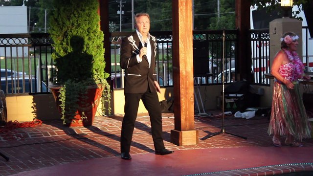 Colin Paul sings 'Return To sender' Elvis Week 2013