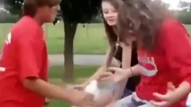 Piadas mais cruéis sobre as pessoas! Vídeos engraçados 2.015 tentar não rir ou sorrir