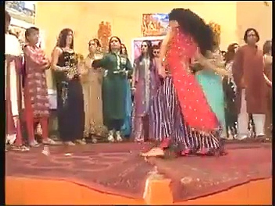 Aisa Mujra Apnay aj tak nahi dekha hoga , itni ziada ladkia shadi py nachnay k liye Wah !