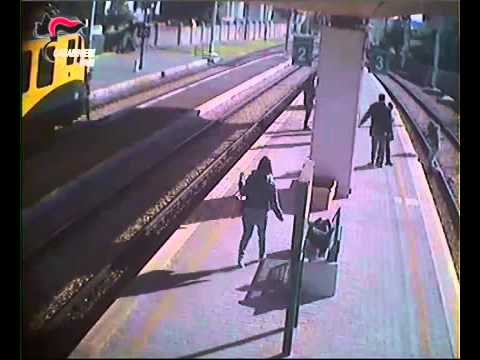 Ruvo (BA) - Picchia l'ex alla stazione arrestato 40enne (05.12.15)