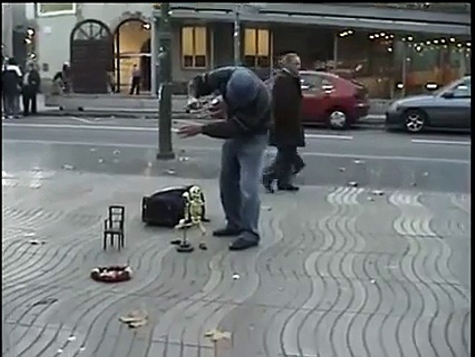 Dançando e cantando na rua :P