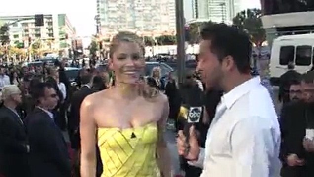 Shakira - 2016 Red Carpet Interview (American Music Awards) - YouTube