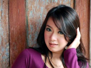 Rena KDI Bisikan Kasih