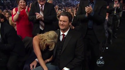 Blake Shelton Miranda Lambert - Win Song Of The Year Over You - CMA Awards 2012
