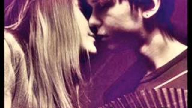 Amatör Şarkılar Ağlamasın gözlerin yaşla dolmasın