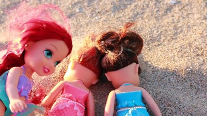 ARIEL SAVES MERMAID SISTERS! Disney Princess Ariel Saves her sisters beach toy story doll video