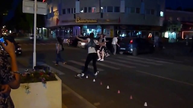 Анапа Девушка на роликах СМОТРЕТЬ ВСЕМ