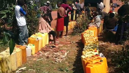 Aho Kagame siwe kigarasha? Utuzu tw'amazi hamwe mu Rwanda hasigaye hacururizwa inyanya kubera ibura ry'amazi.