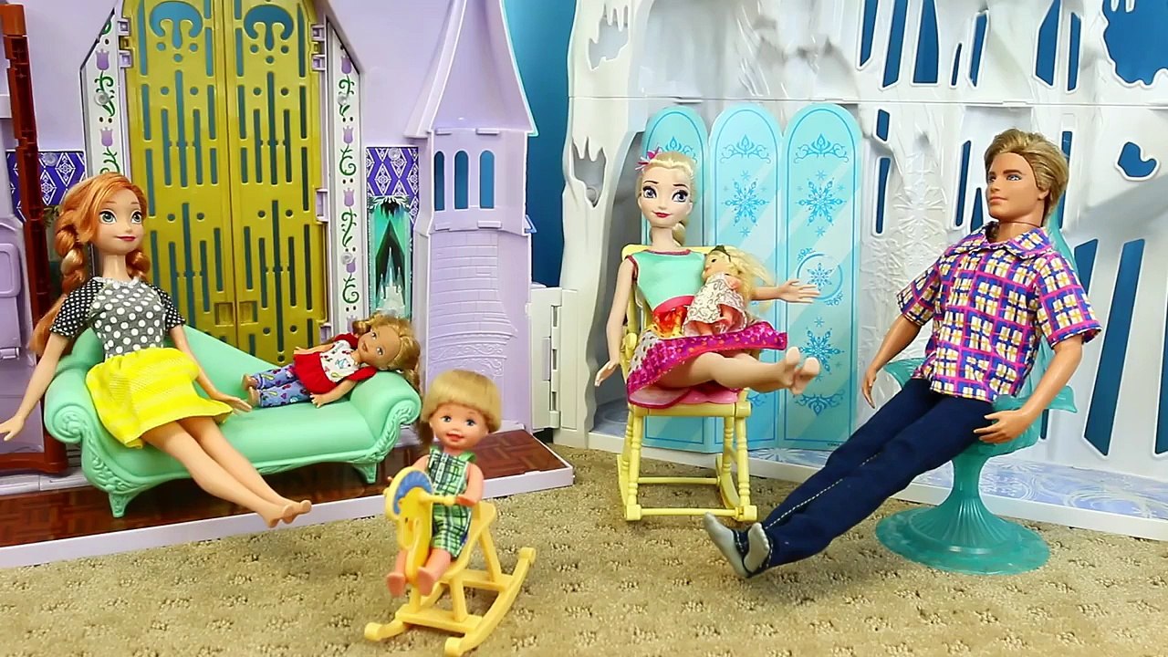 Frozen Kids Go To Barbie Amusement Park & Elsas Son Alex Crashes Bumper Cars DisneyCarToy