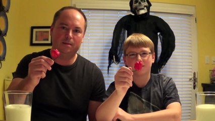 Challenge : Ils mangent le piment le plus fort du monde (Carolina Reaper)