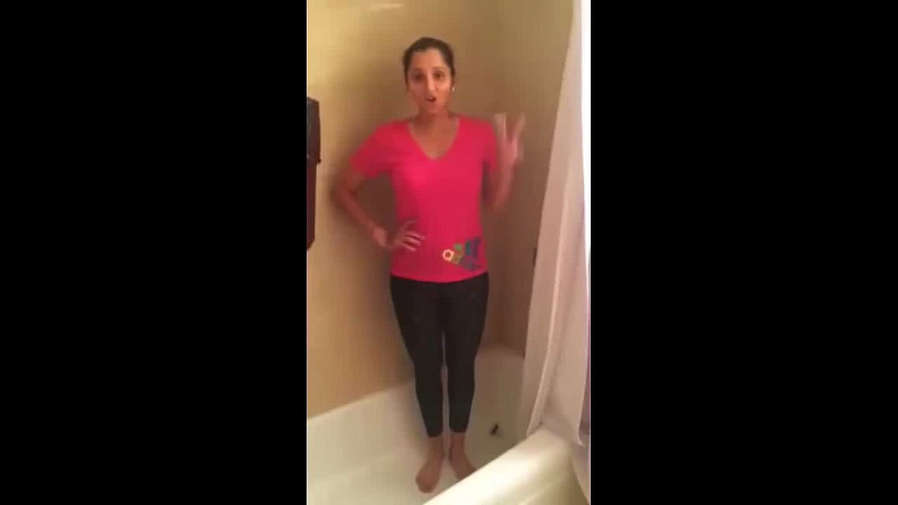 Check out Shoaib Malik's Wife Sania Mirza's Doing Ice Bucket Challenge