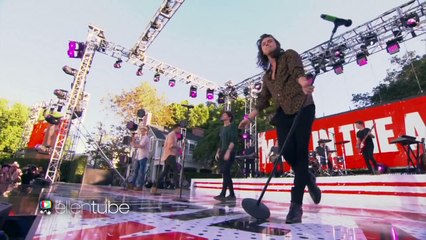 One Direction Performs Perfect