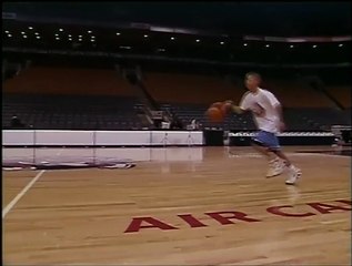 Quand Stephen Curry, 11 ans, marquait du milieu du terrain à l'Air Canada Center