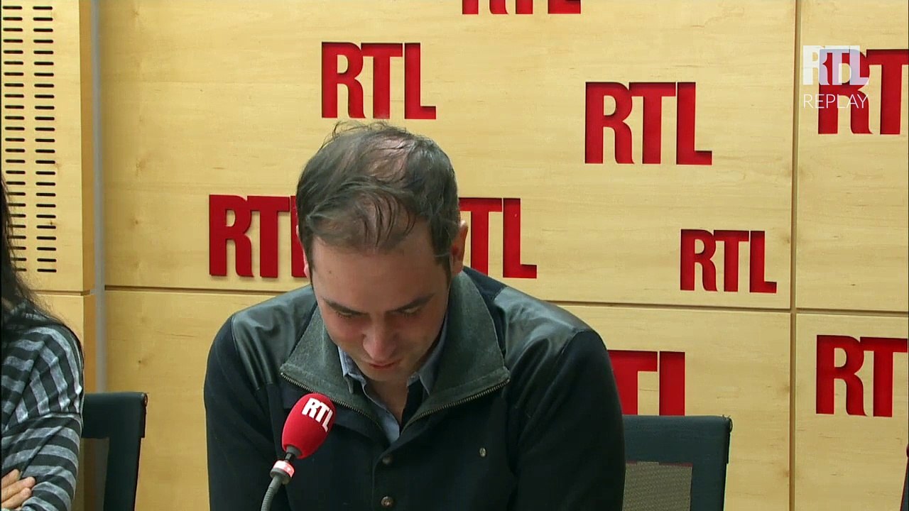 Tanguy Pastureau : Playboy fait enfiler des doudounes à ses playmates