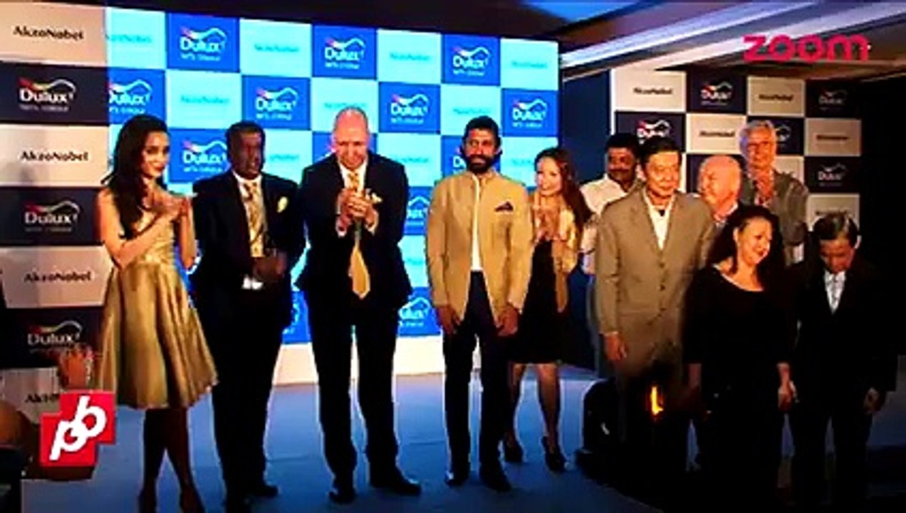 Farhan Akhtar & Shraddha Kapoor CHALLENGE Shah Rukh Khan & Saif Ali Khan _ Bollywood Gossip