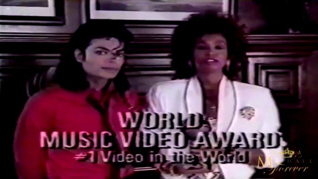 Whitney Houston Gives Michael Jackson an Award (1989)