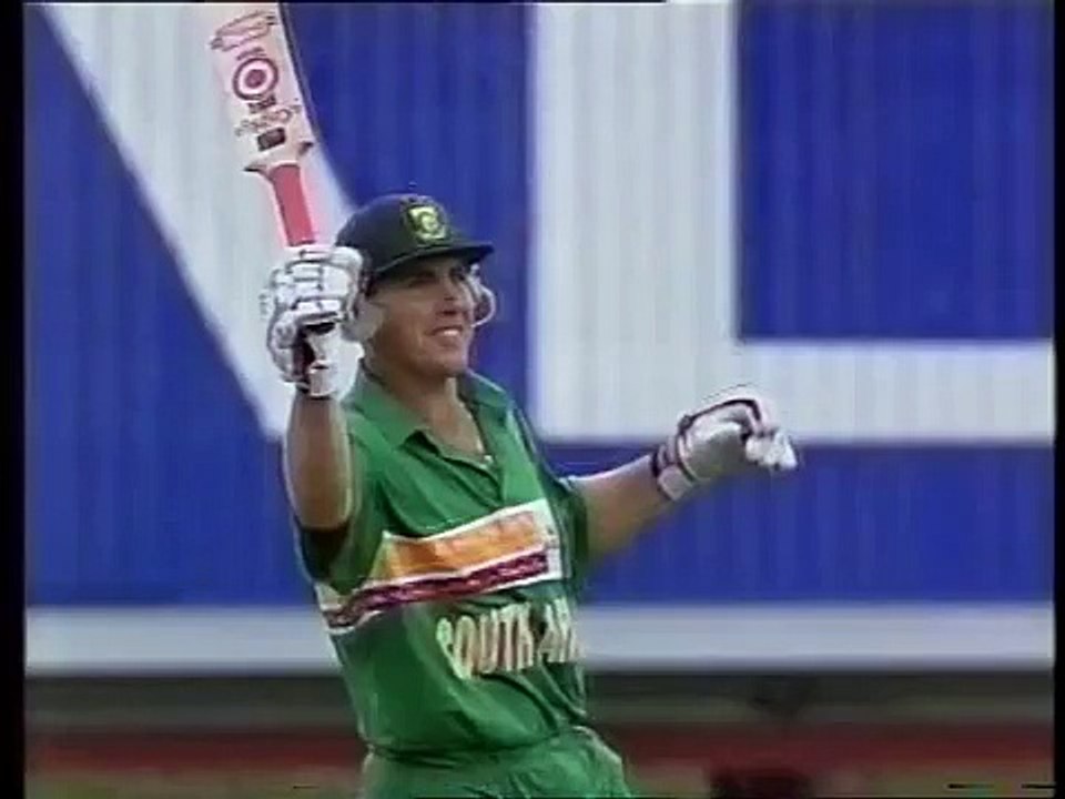 WAQAR YOUNIS clean bowled 'HAT TRICK' vs New Zealand 1994-95 Mandela Trophy