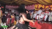 Beautiful Girl Wedding|Shadi Dance|Mujra On Meri Maa Naal Gal Mukka Le Song