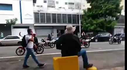 Motorizados rodean centro electoral del Colegio Andrés Bello en la Candelaria