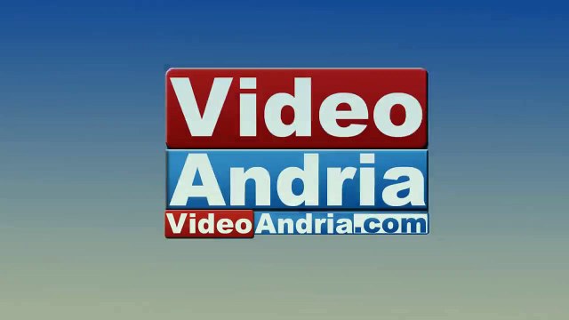 Babbi Natale sui trampoli ad Andria