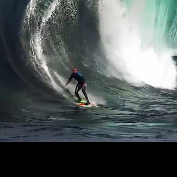 amazingly huge waves water-ski