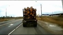 Опасный лесовоз