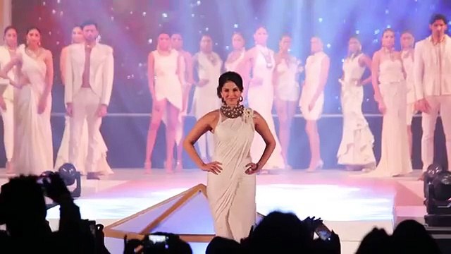 Hot & Sexy SUNNY LEONE Sets The Ramp On Fire